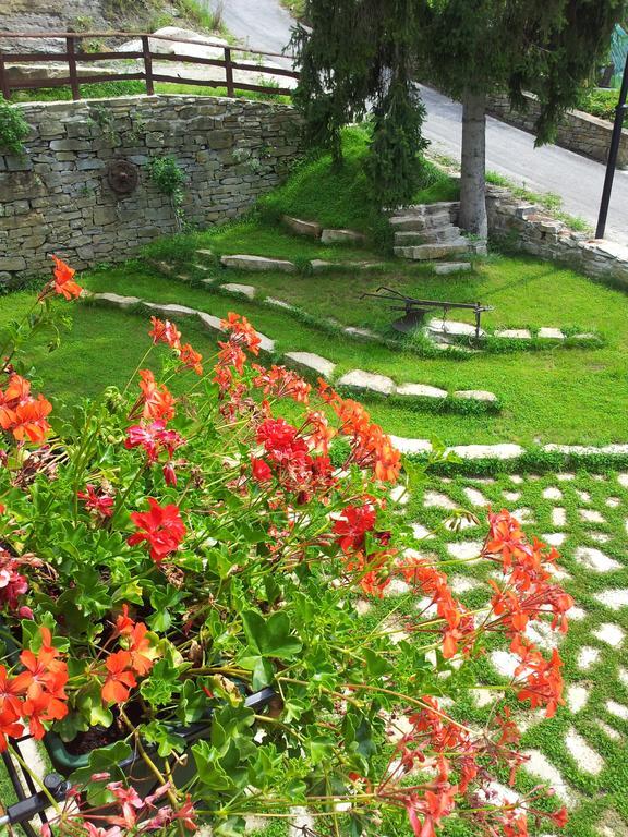 Navilla Igliano Buitenkant foto